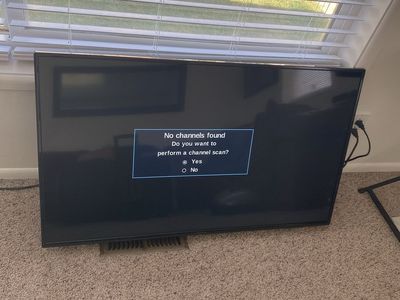 Insignia 43-inch 1080p LED HDTV with Wall Mount - Excellent Condition $50 OBO