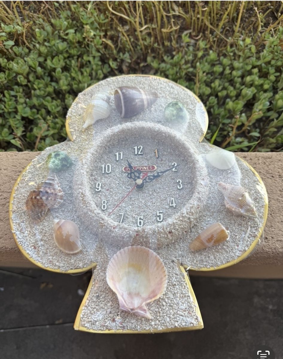 New Decor clock-wall beach-themed hourglass featuring seashells and sand within a clover- or flower-