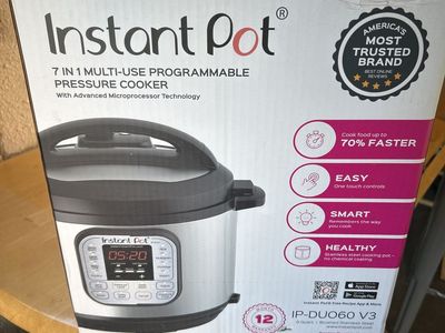 Brand new, still in box! Instant Pot IP-DUO60 V3 7-in-1 Multi-Use Programmable Pressure Cooker