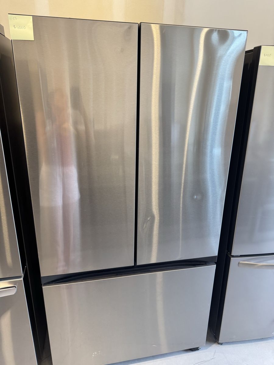 New scratch and dent Samsung Bespoke 24 cu. ft. Counter-Depth French Door Refrigerator