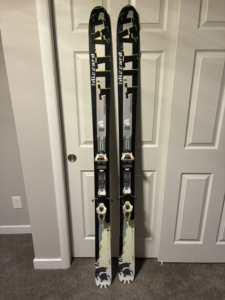 Titan Blizzard Skis