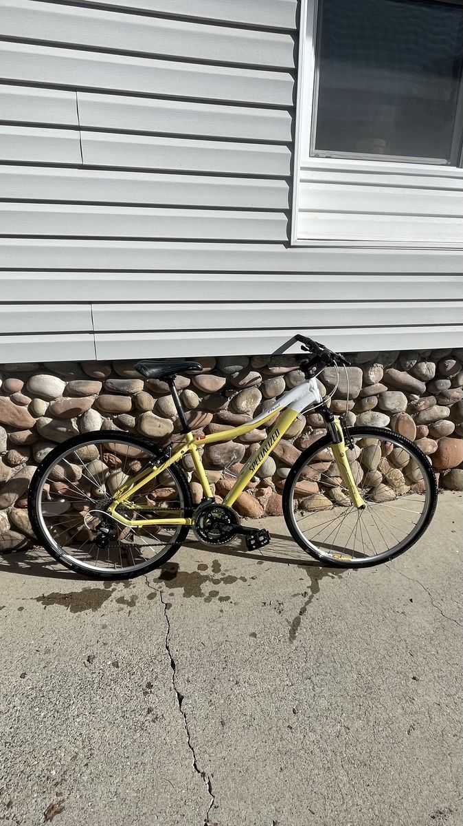 Specialized Ariel Medium Hybrid Bike