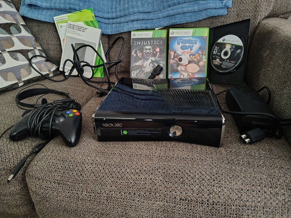 Microsoft Xbox 360 250GB Console Bundle with Controller & 3 Games
