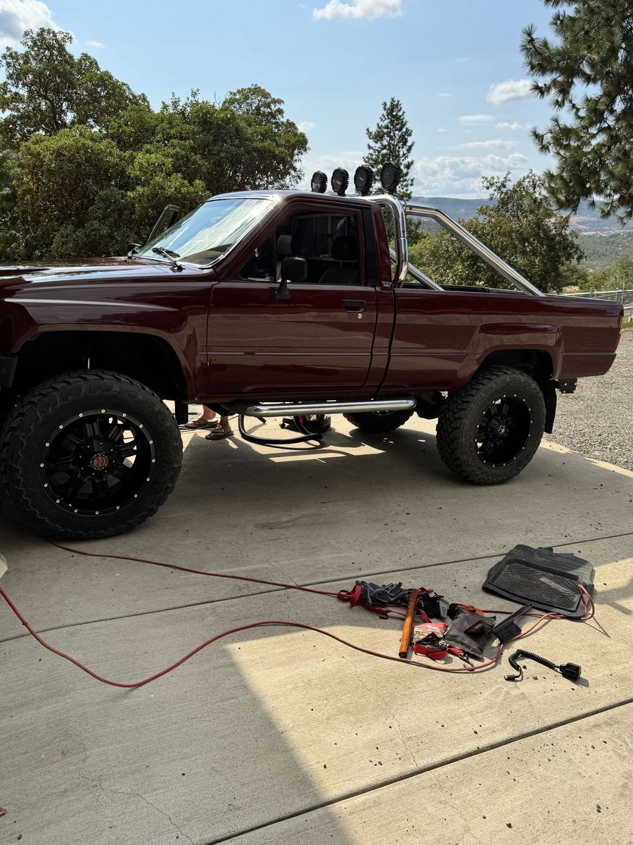 1984 TOYOTA PICKUP SR5