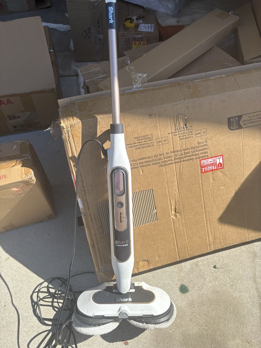 Shark Steam & Scrub All-in-One Scrubbing and Sanitizing Steam Mop
