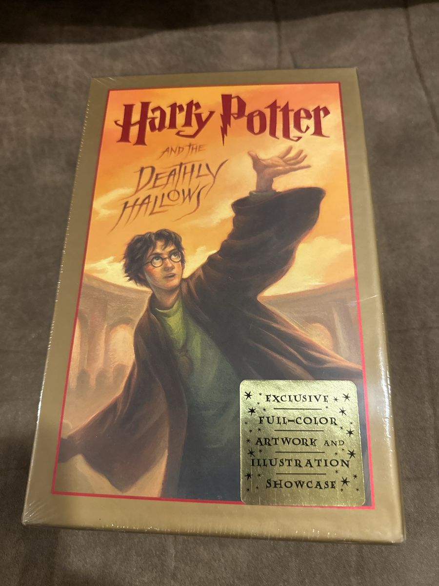 Harry Potter and the Deathly Hallows Exclusive Artwork Edition
