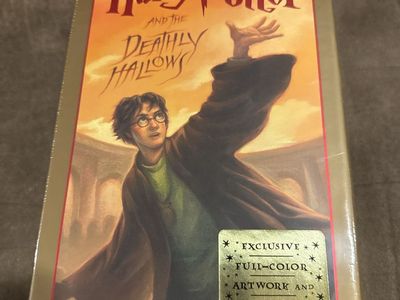 Harry Potter and the Deathly Hallows Exclusive Artwork Edition