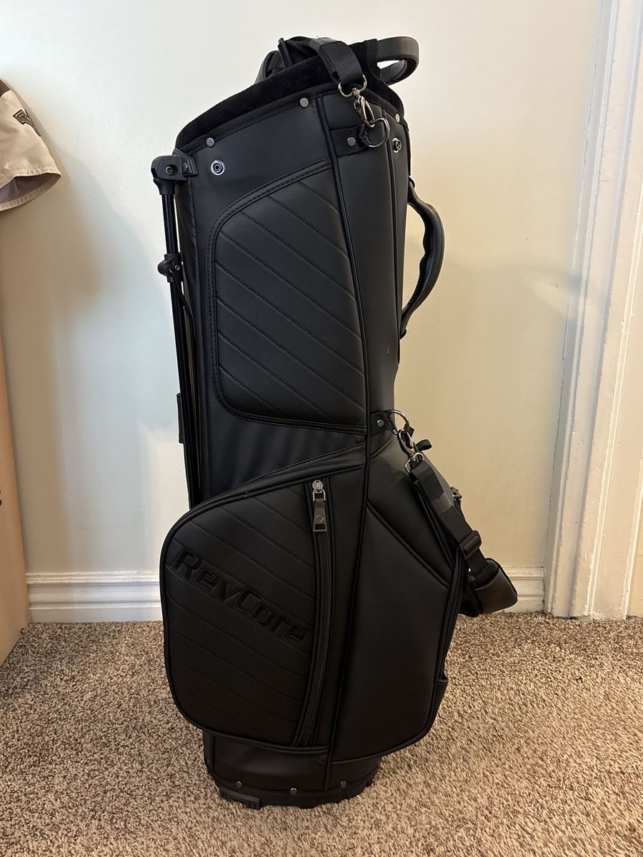 Caddy Daddy Revcore Lux lightweight stand bag.