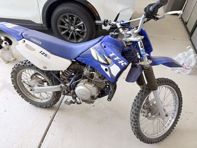 2002 Yamaha TT-R 125L Dirt Bike