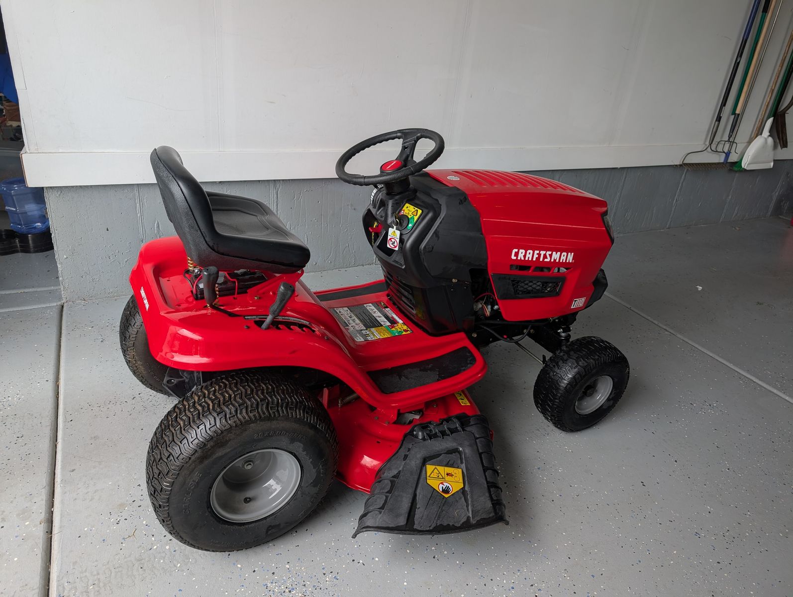 CRAFTSMAN T110 42-in 17.5 -HP Single cylinder Gas Lawn tractor Mower