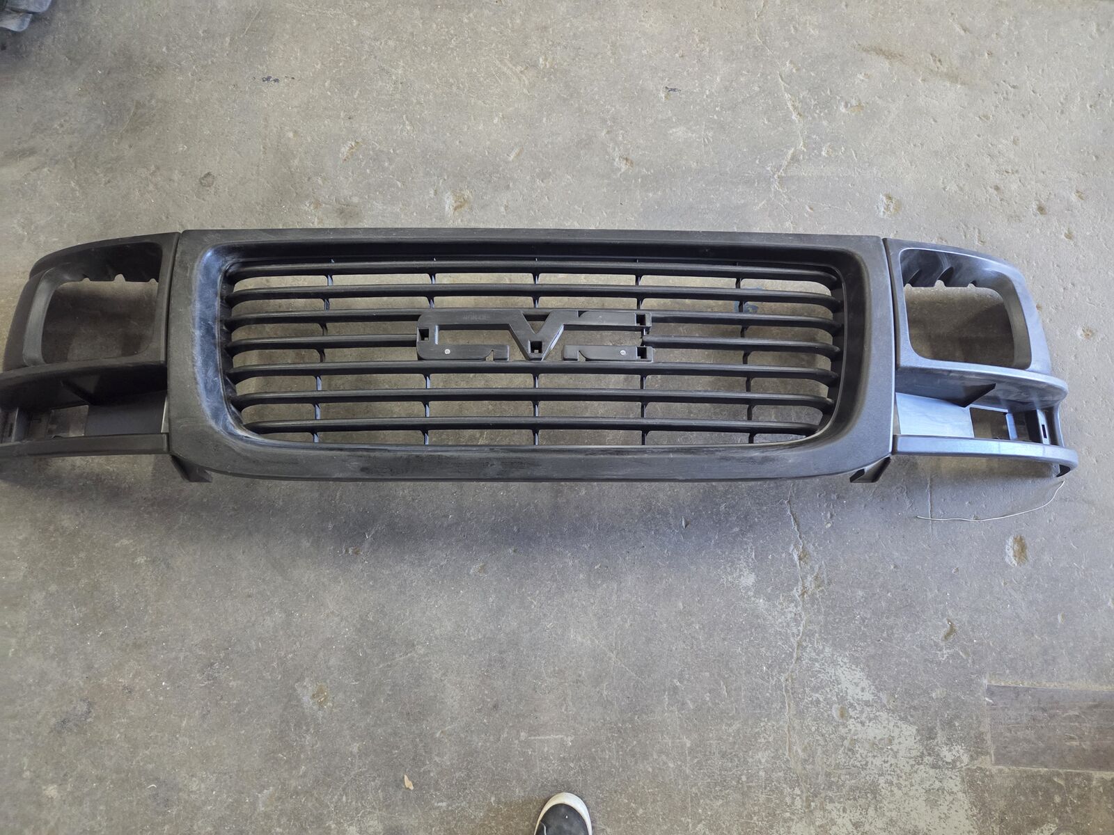 2003 and newer GMC Savana textured matt black Grill