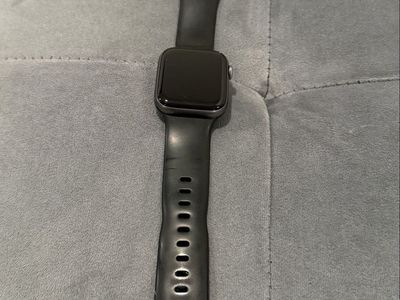 Apple Watch Series 5 44mm GPS + Cellular (LTE) – Space Gray – Charger Included