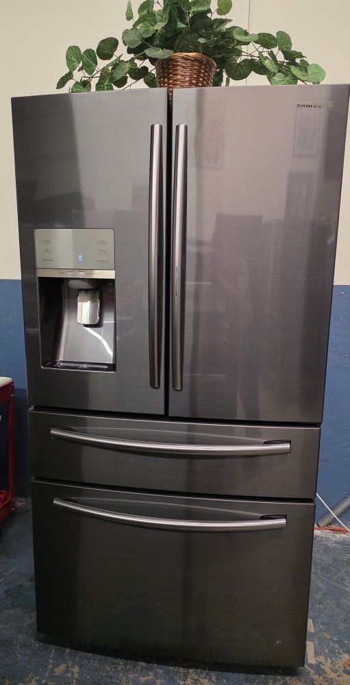 Samsung black stainless refrigeratorrf29bb86004m
