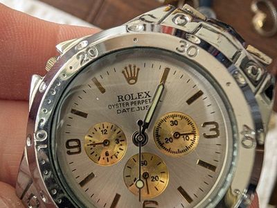 Oyster Perpetual Datejust wristwatch brand new never worn and a new battery in it