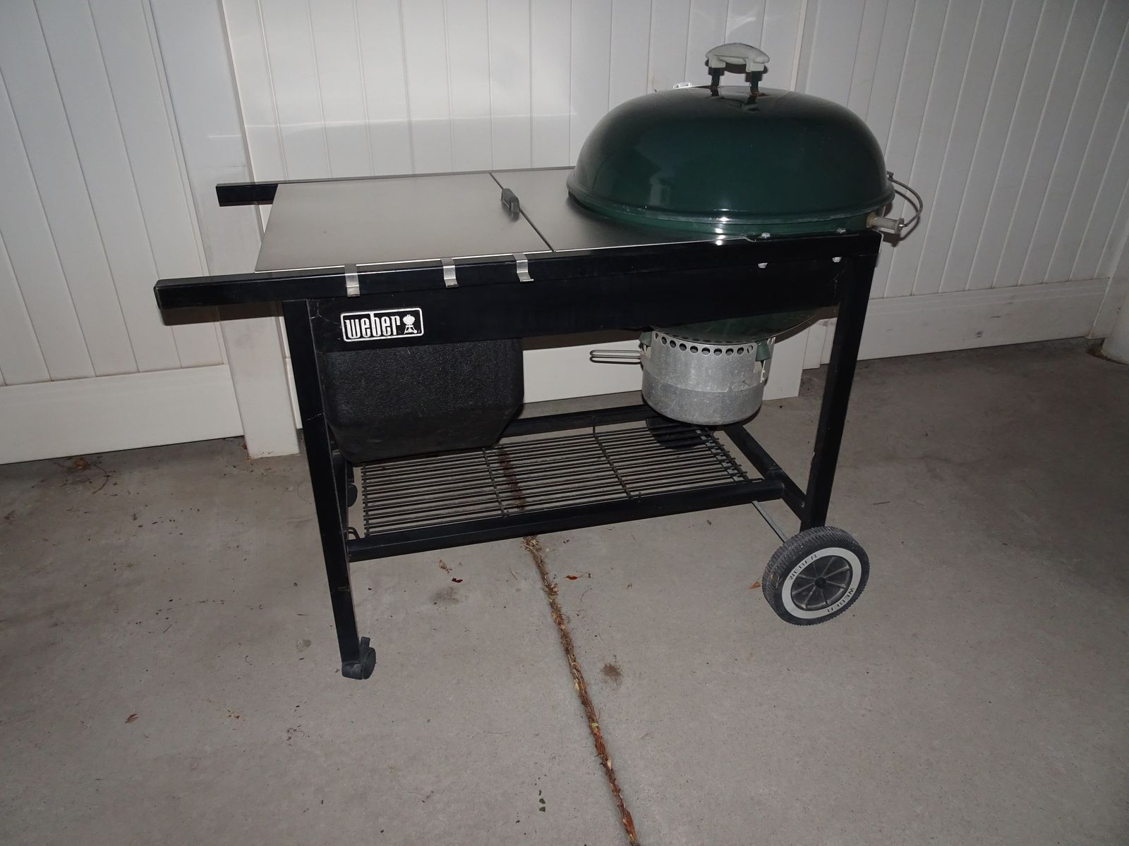 Weber Entertainer grill with propane starter.