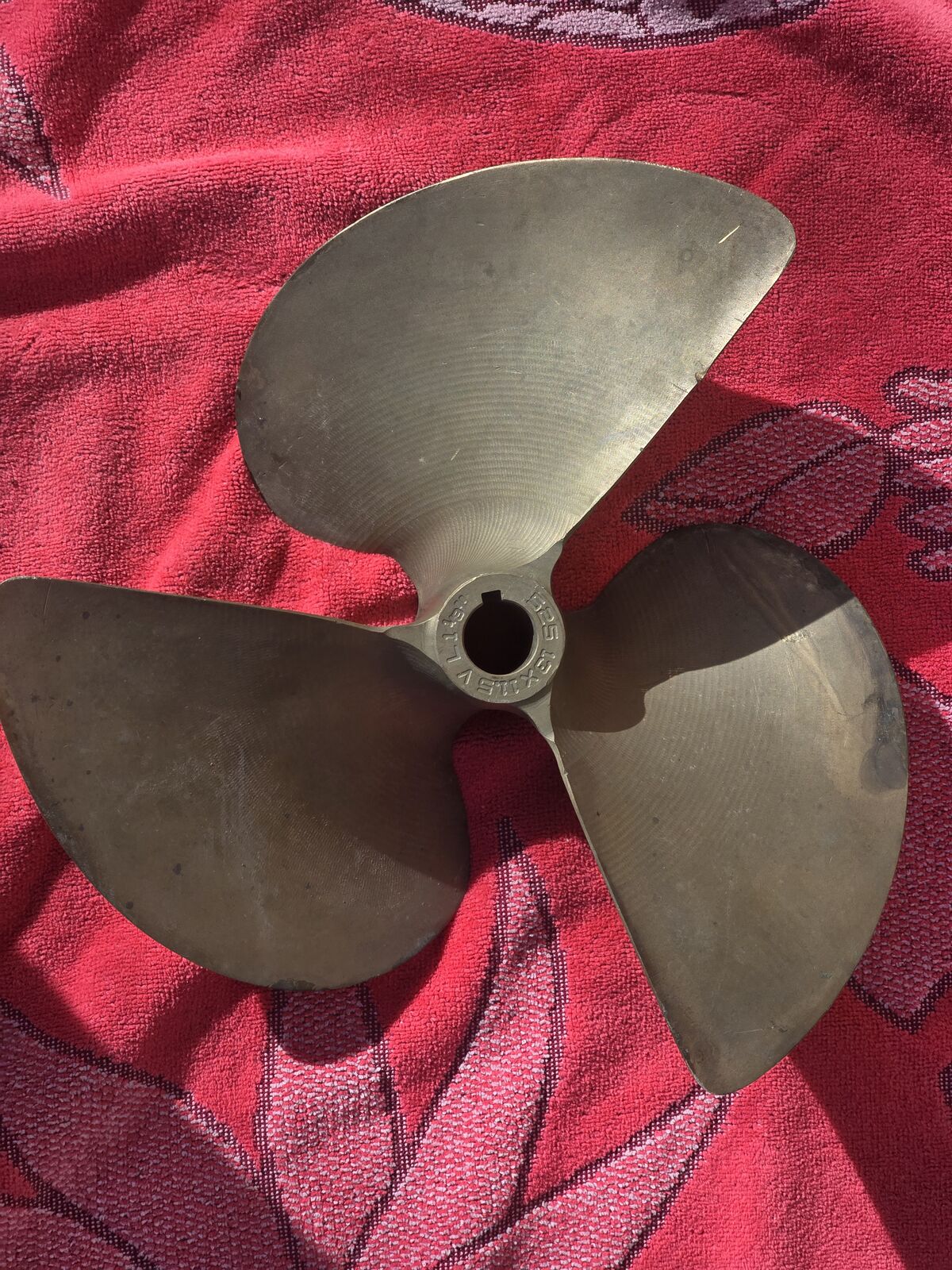 3 blade brass propeller 525 13 x 11.5 V  L 1 1/8"