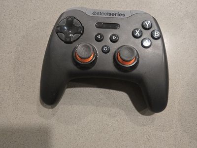 2 Steelseries Stratus XL controllers