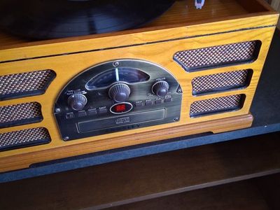 Crosley Rochester records player, cd player, and am/fm radio