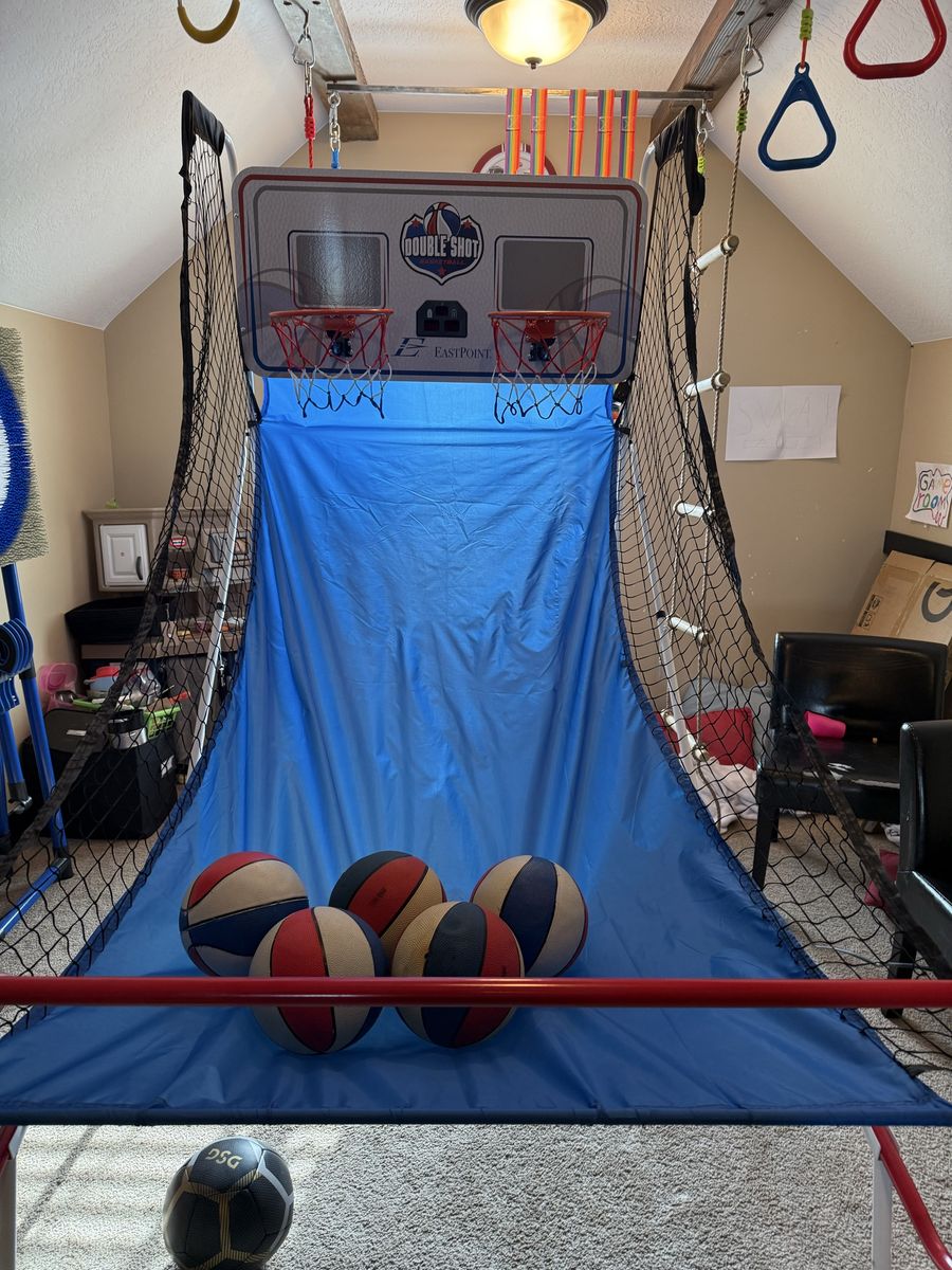 EastPoint Sports Double Shot Arcade Basketball Game with 5 Balls - Great Condition