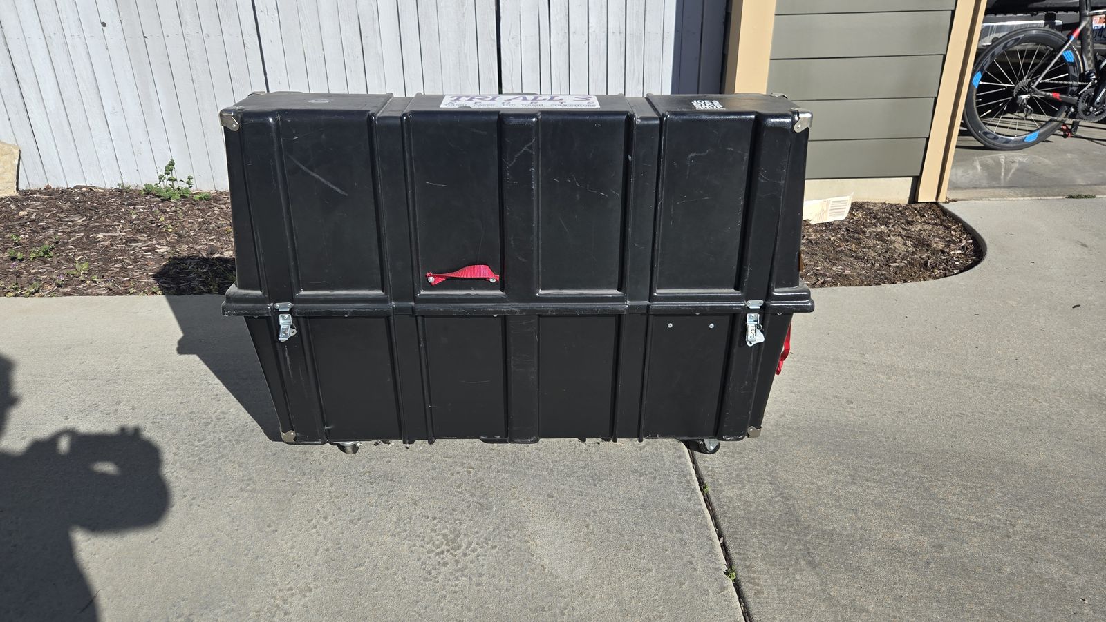 Hard sided wheeled bike travel case