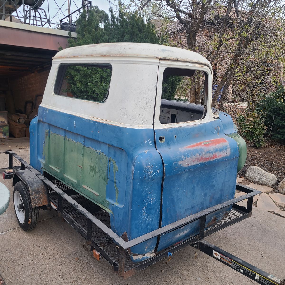 1955 Chevy Truck Cab (55 -59) and 4 doors (parts only no title)