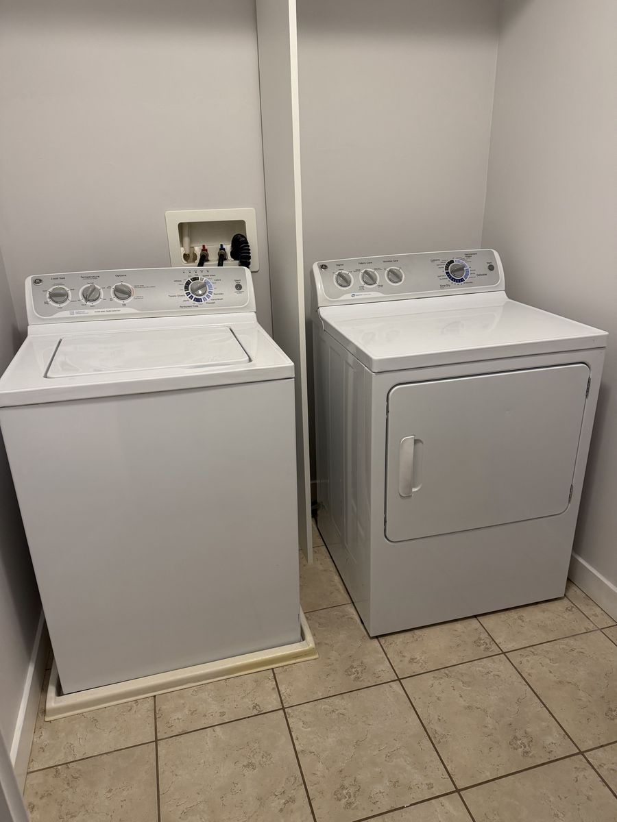 GE Electeic Washer and Dryer Set