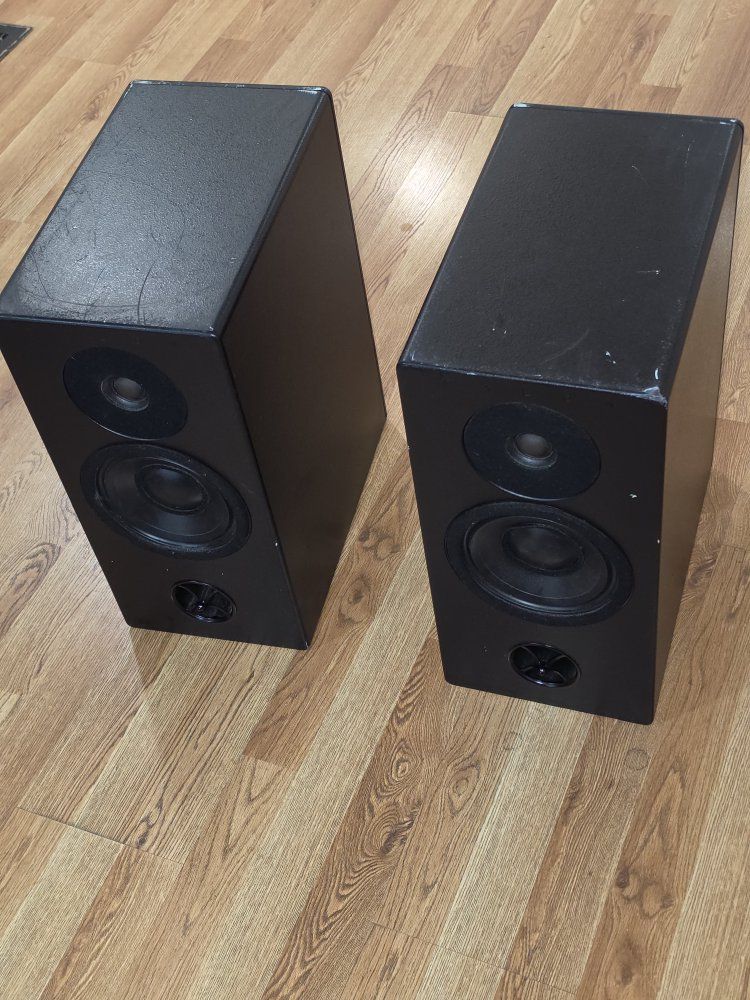 Khite 2002 Talon Audio Technologies Bookshelf Speakers - Black, SNKT020038, Made in USA
$800 OBO MSRP $4,
500