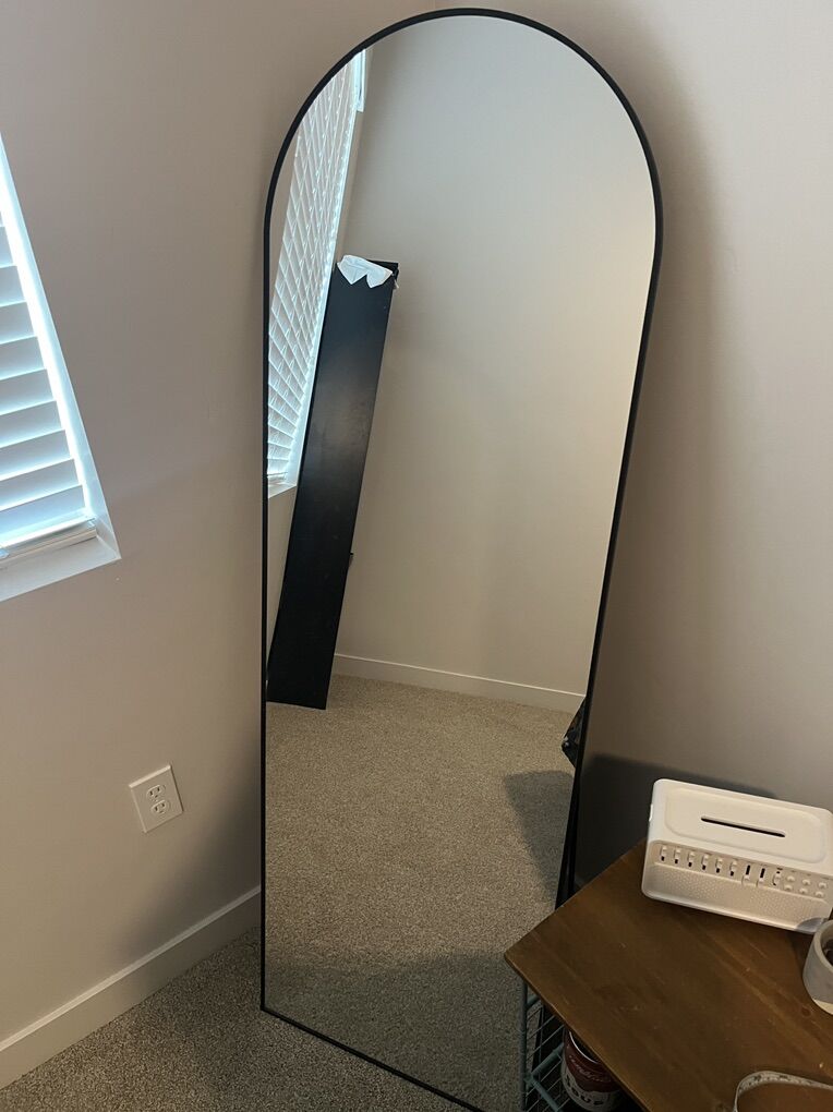 Standing Mirror & Round Mirror