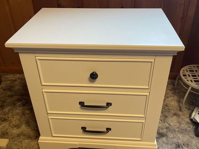 White Nightstand with 2 Drawers - Modern Bedroom nightstand, Excellent Condition