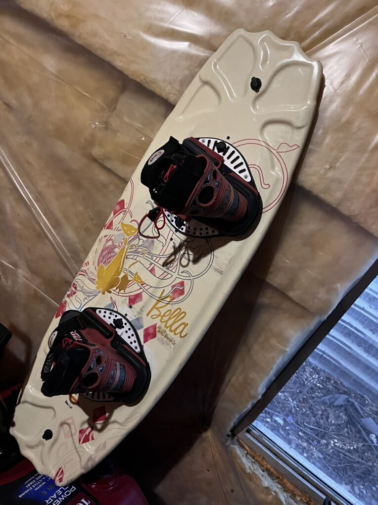 121 CM CWB Wakeboard Size ExS to med Bindings