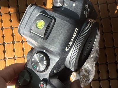 Canon R6 like new , 9k shots