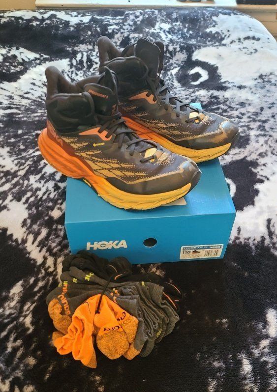 Men's Hoka Speedgoat 5 Mid GTX Size 11D USED