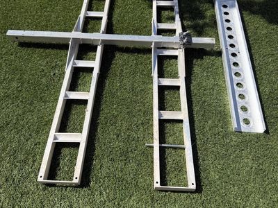 Hitch mounted motorcycle carrier