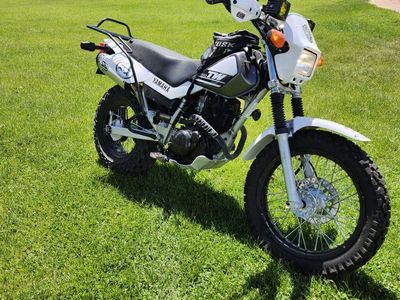 2015 yamaha
tw200