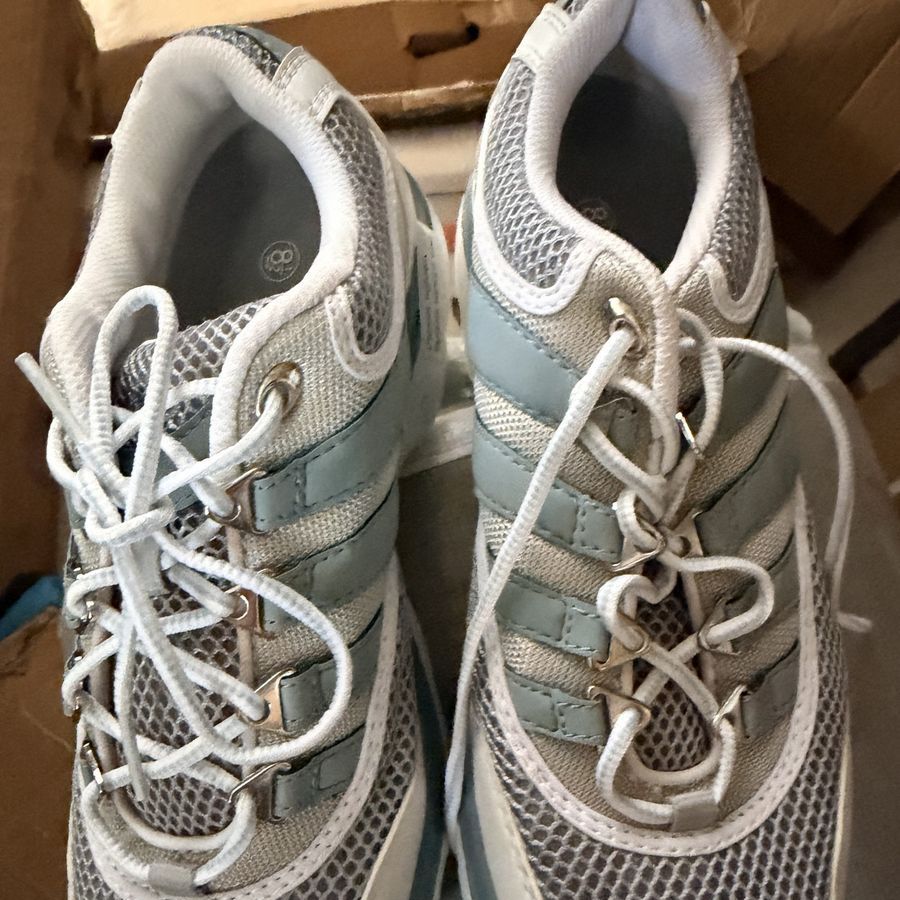 New. Bite Golf Shoes Women's Size 8.5 White/Blue Spiked Athletic Sneakers