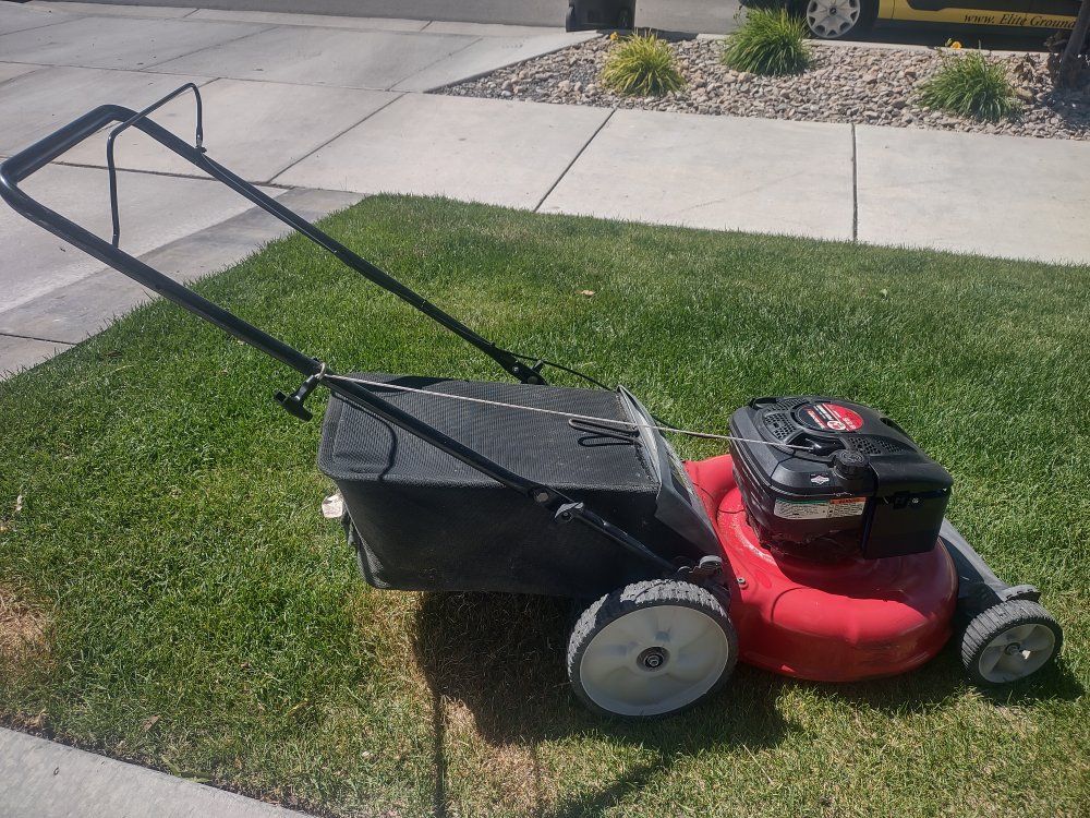 Lawn mower "Yard Machine"  6.75 HP PUSHING