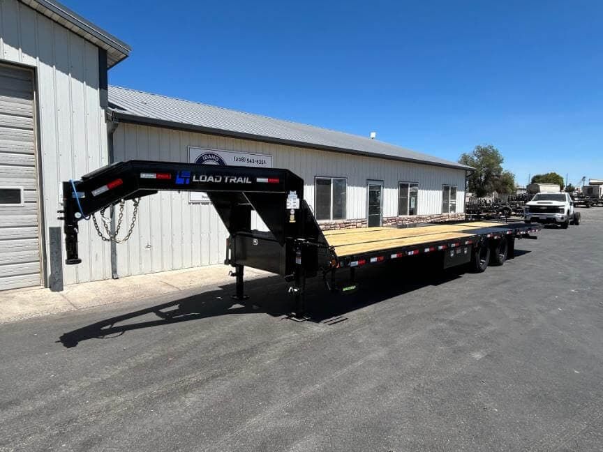 2027 Load Trail GL 102'x32' Low-Pro Gooseneck w/Hyd. Dove Tail 25.9K