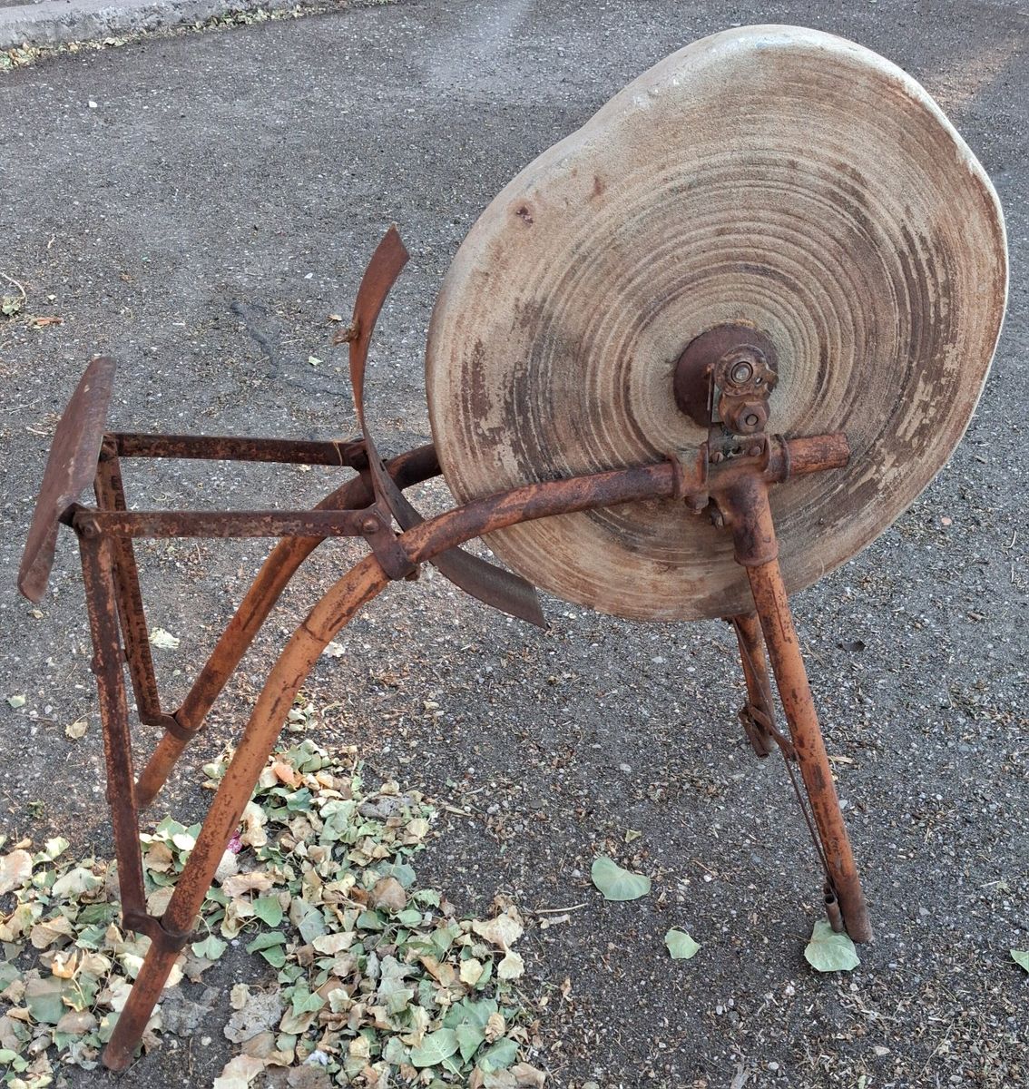 Vintage Industrial Sharpening Stone Grinder Foot Pedal Operated Farm Tool Rusty