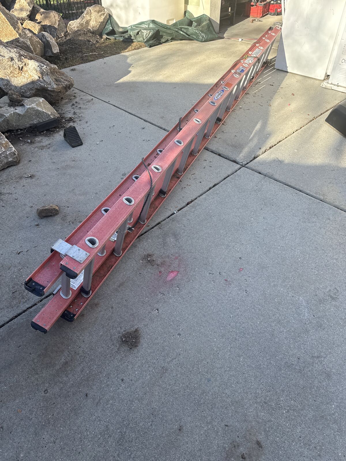WERNER 28' EXTENSTION LADDER