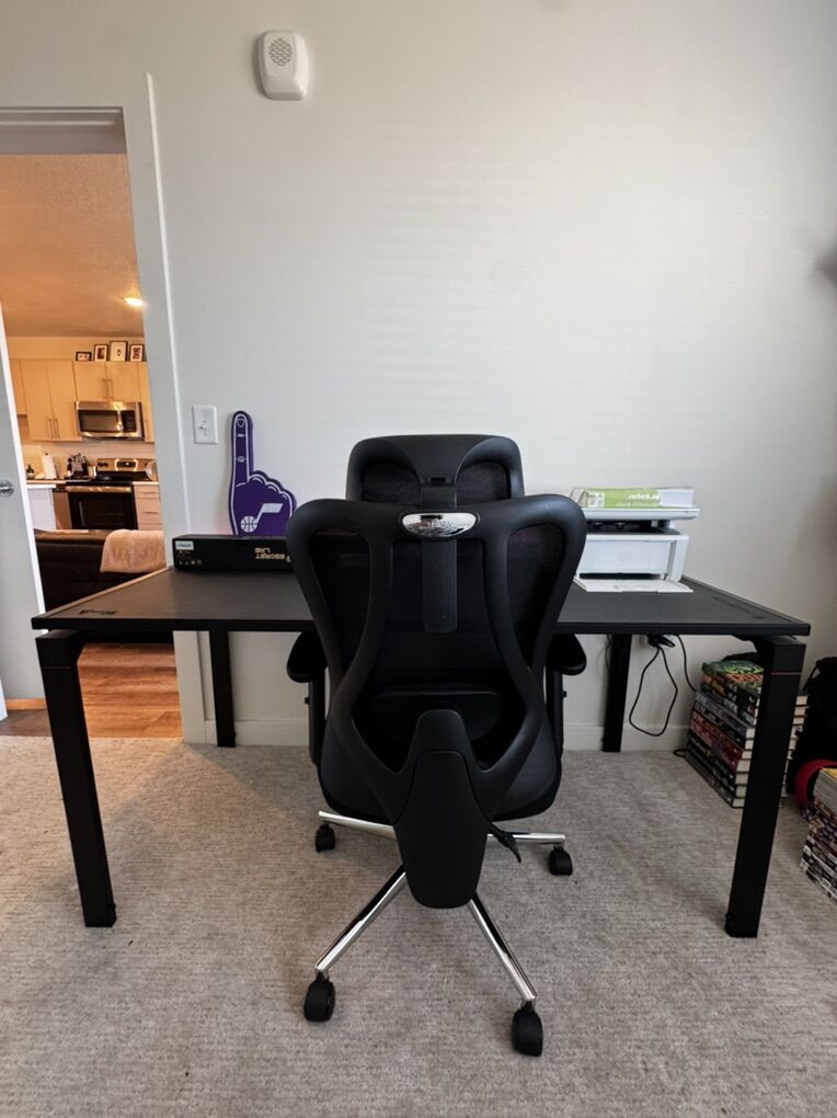 Secretlab MAGNUS Desk 1.5m + Ergonomic Chair