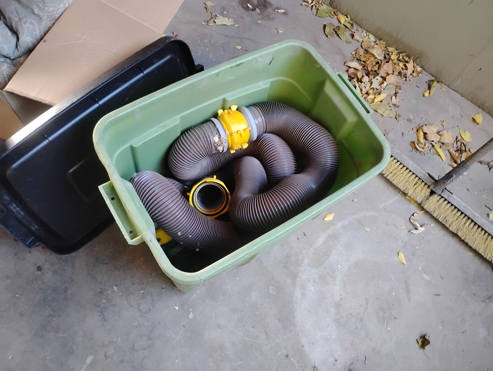 RV sewer hose 20' w/ tote