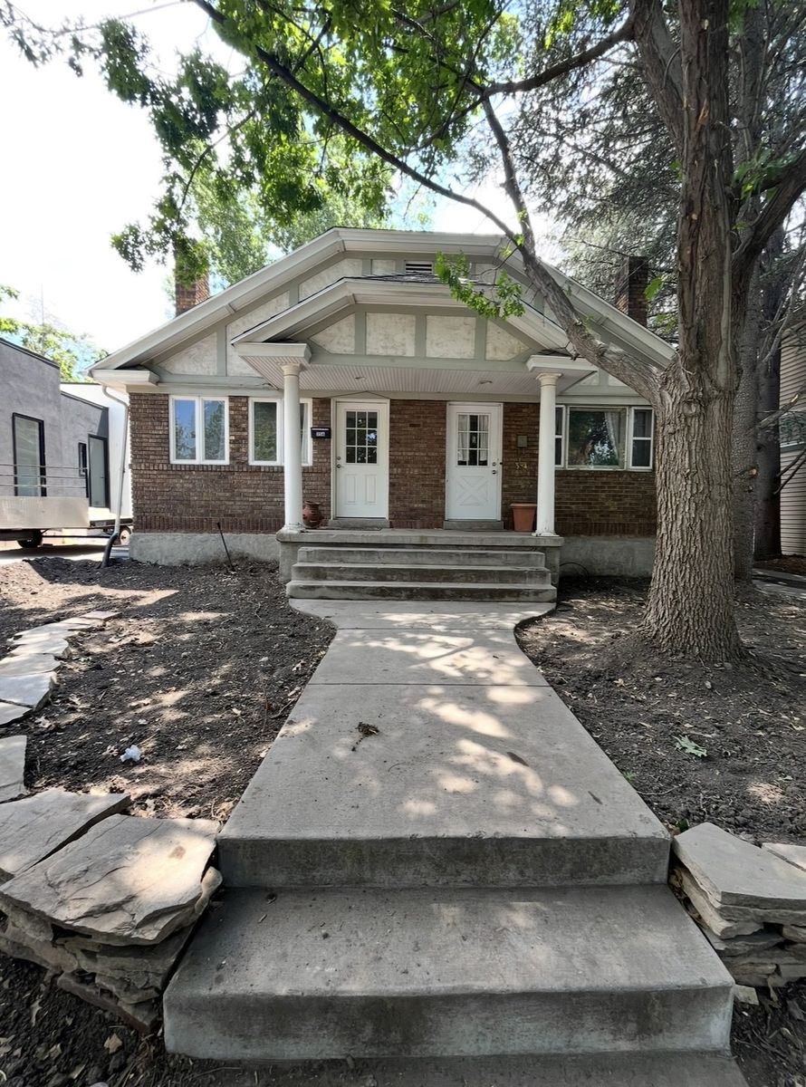 Large basement room for rent in 3 bed, 2 bath charming brick duplex located in beautiful Liberty Wells neighborhood.