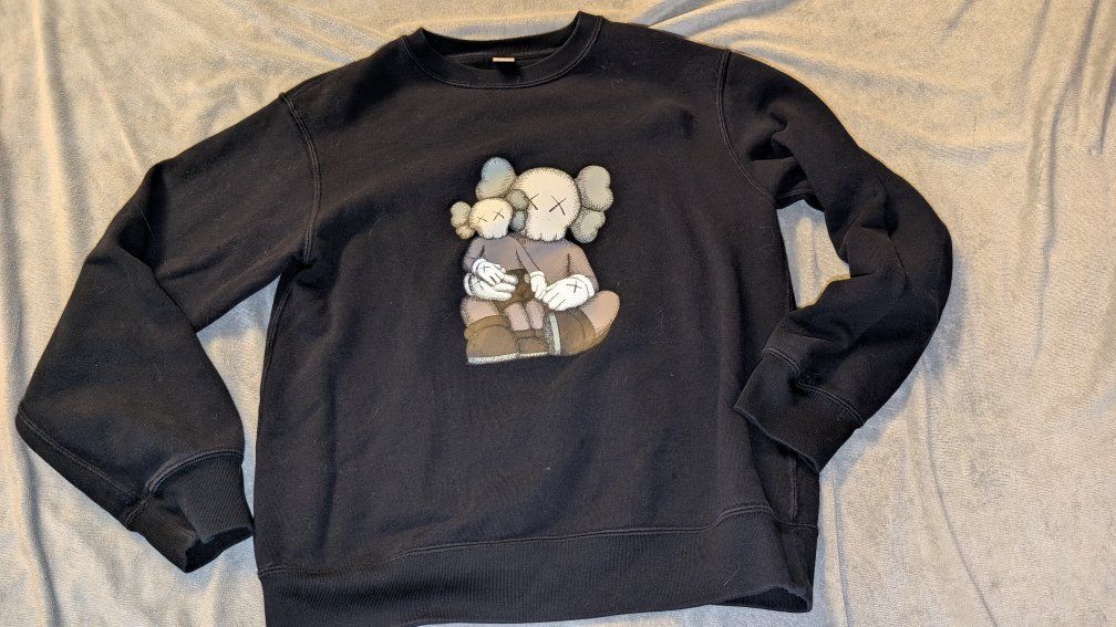 Uniqlo UT x KAWS Separated Companion Sweatshirt Black XX Embroidery Child's L