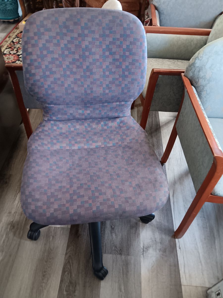 Desk chair 
