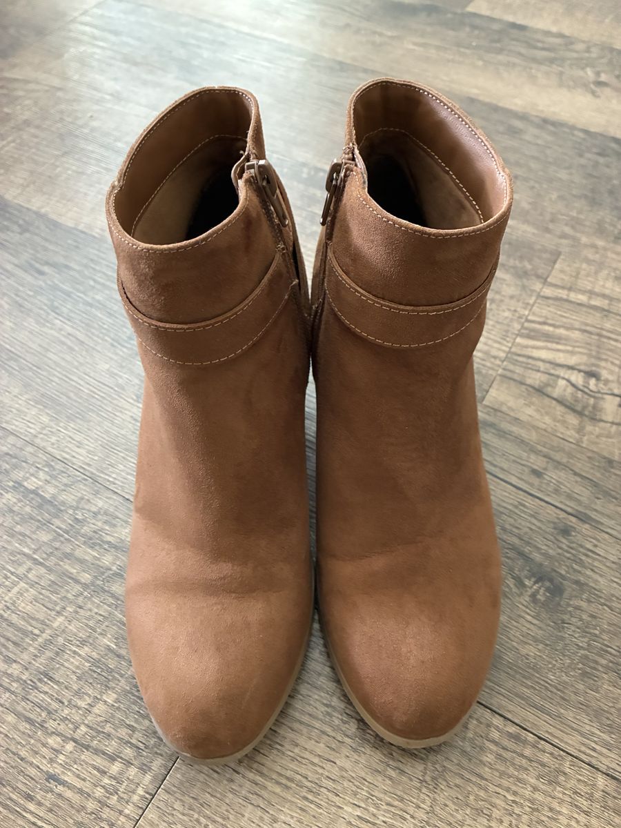 Women’s Vivette Block heel Ankle Bootie (Size 8)