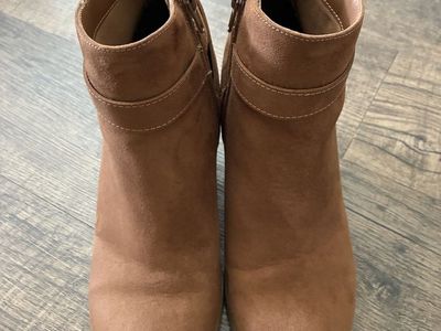 Women’s Vivette Block heel Ankle Bootie (Size 8)