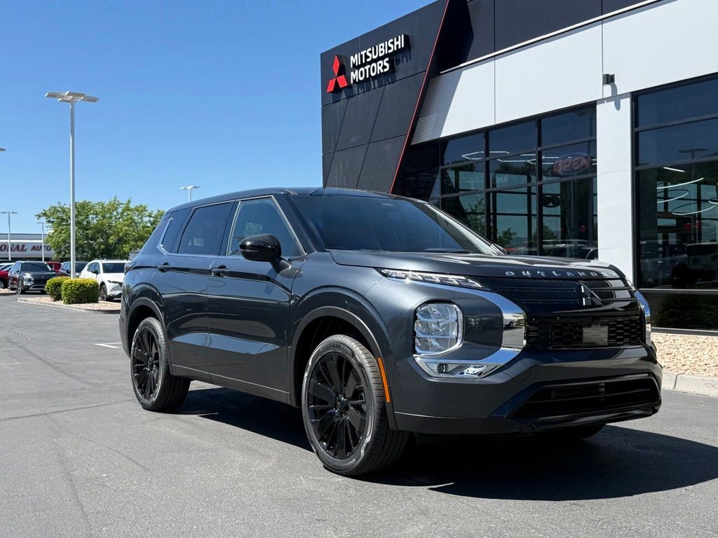 2026 Mitsubishi Outlander LE