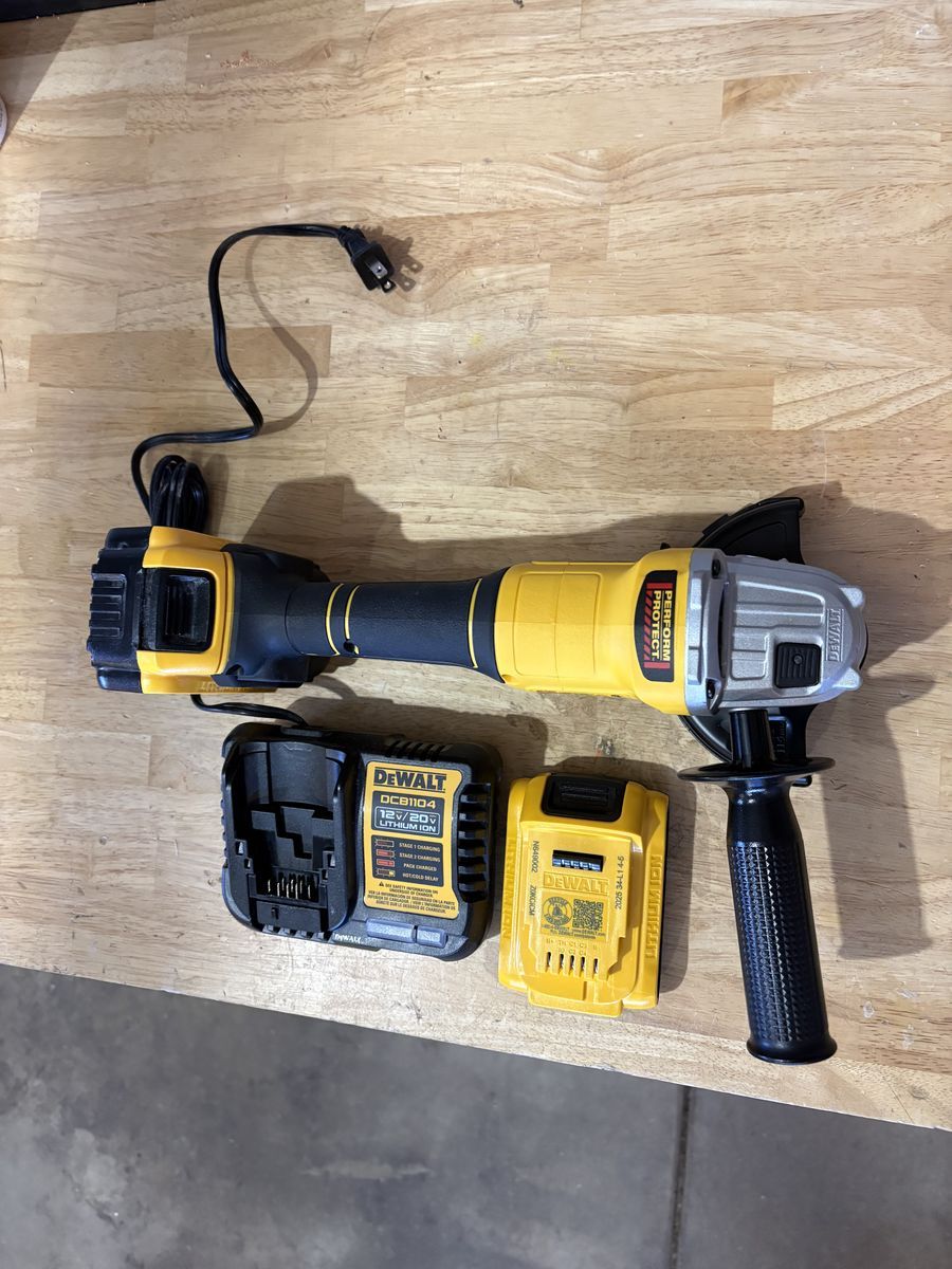 DeWalt 4 1/2 - 5 inch 20 volt brushless angle grinder 2 batteries and charger