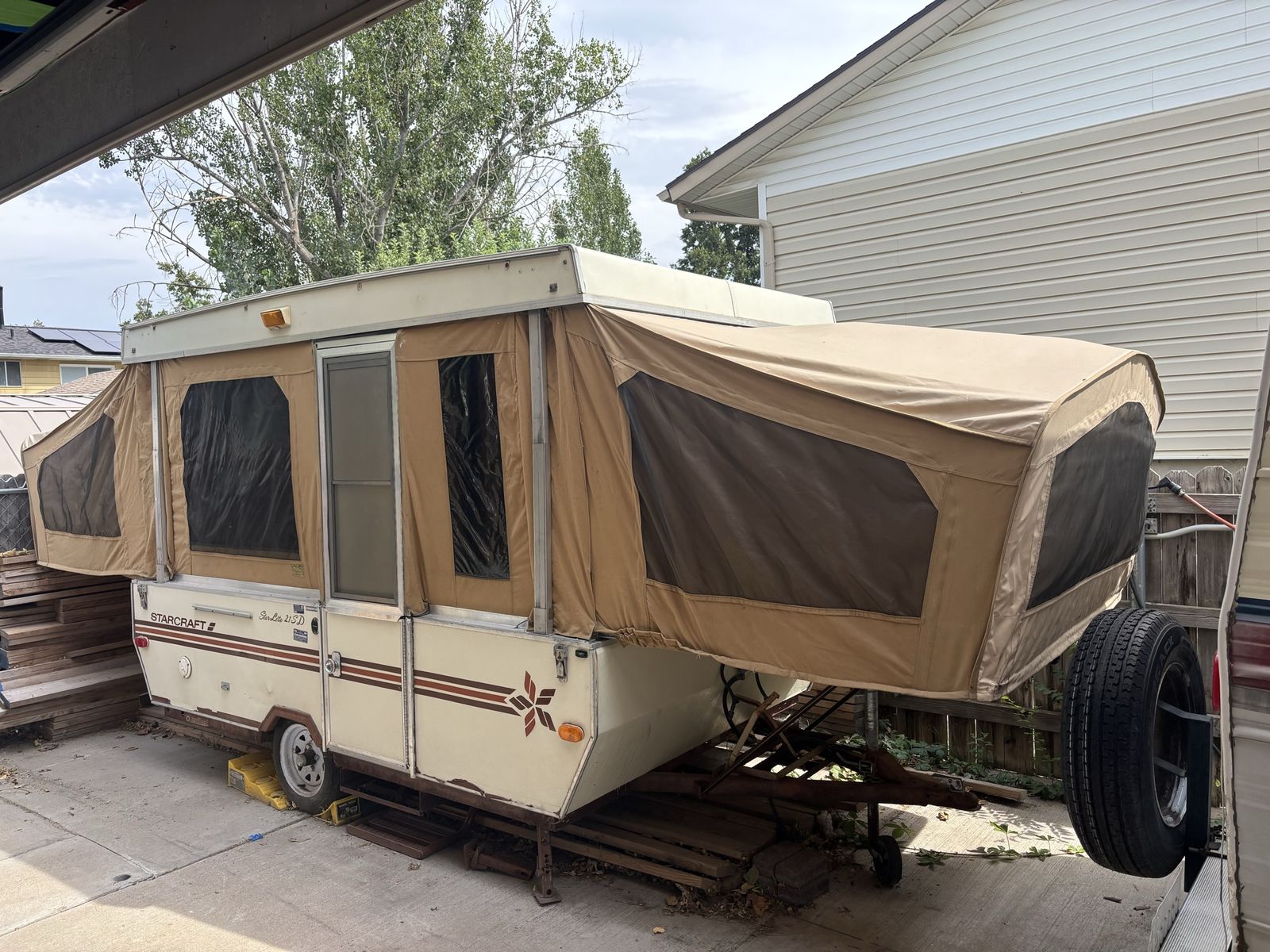 1986 Starcraft StarLite 21SD Pop-Up Camper Tent Trailer