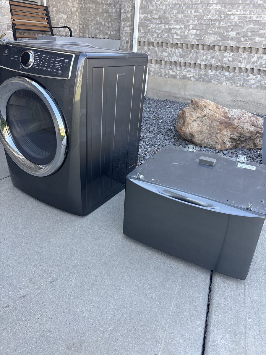 Electrolux Pedestal and non working dryer